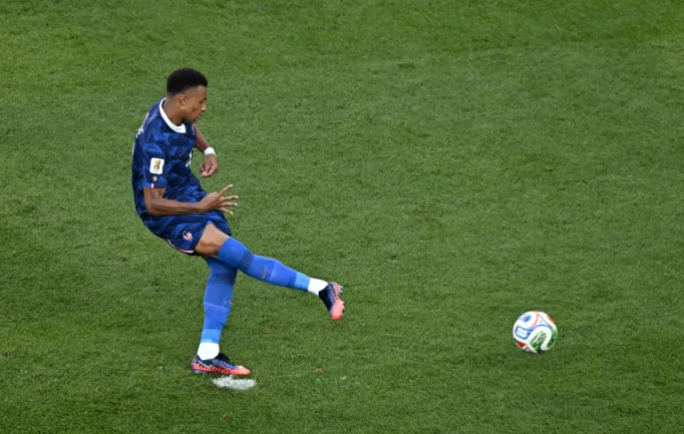 فرنسا تهزم باراغواي وتضرب موعدًا مع المغرب في ربع نهائي المونديال